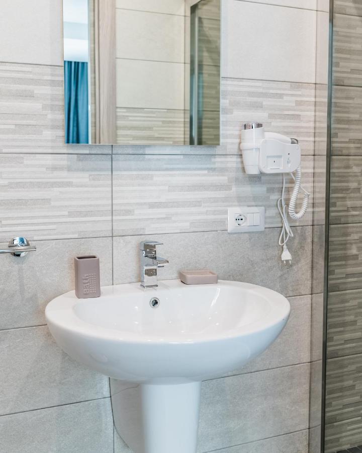 Naples & Love Rooms Наполи Екстериор снимка